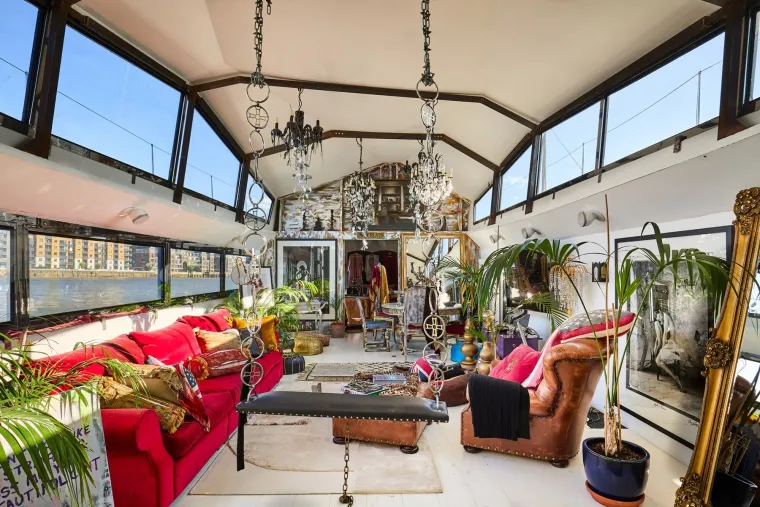 Teretni brod iz 50-ih preuređen je u boemski prostor: Izgleda poput bajke, a cijena je nevjerojatna