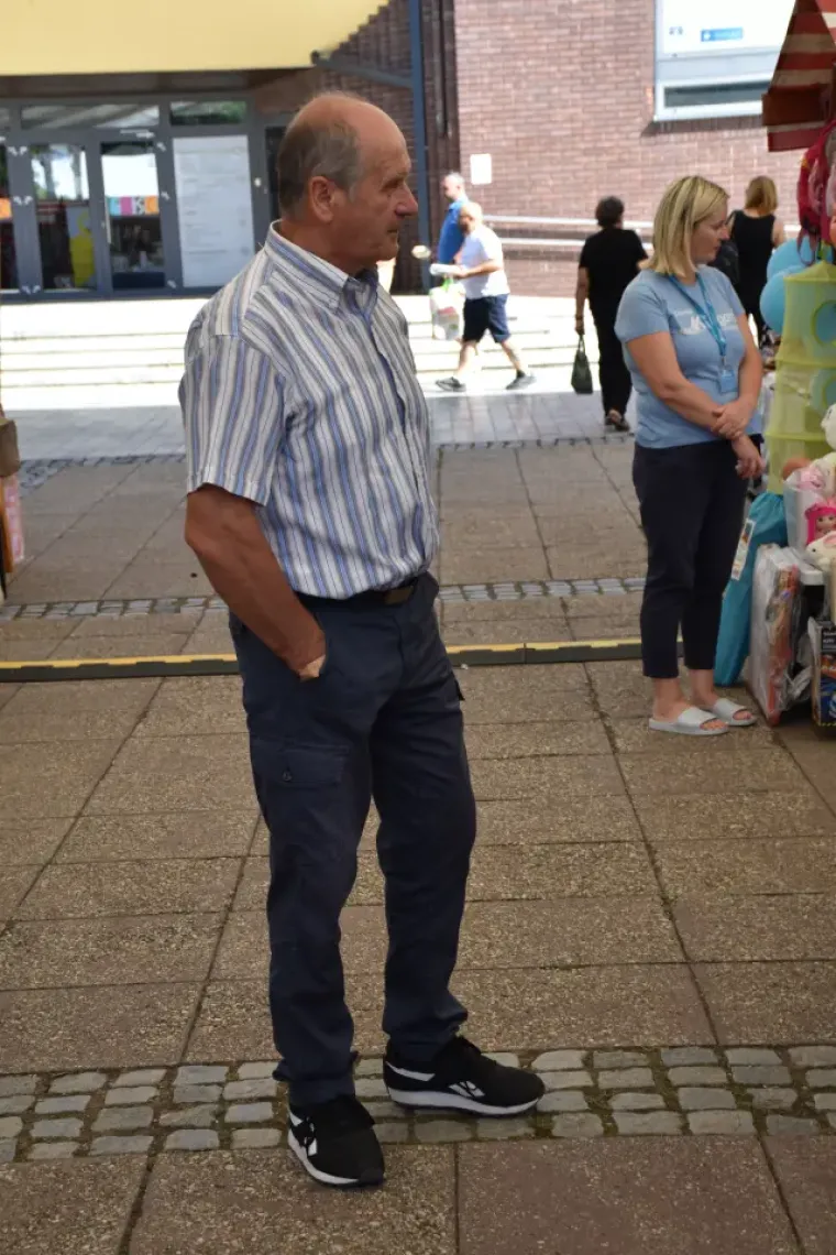 Dama u bijeloj haljini istaknula vitku liniju: Za njom su se svi okretali u centru grada