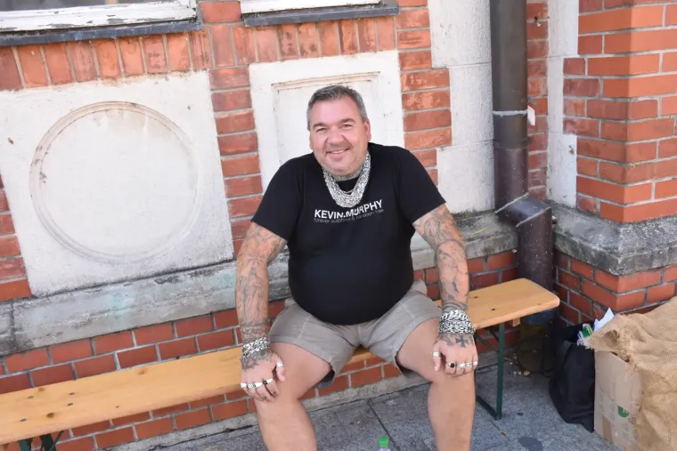 Dama u bijeloj haljini istaknula vitku liniju: Za njom su se svi okretali u centru grada