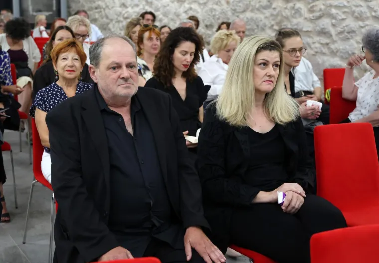 Tuga na licima bližnjih: Održana komemoracija u Šibeniku za Peru Mioča