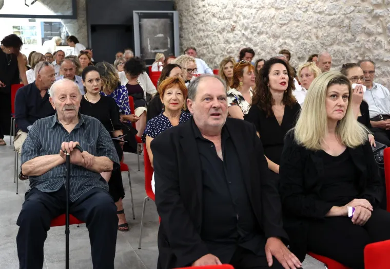 Tuga na licima bližnjih: Održana komemoracija u &Scaron;ibeniku za Peru Mioča