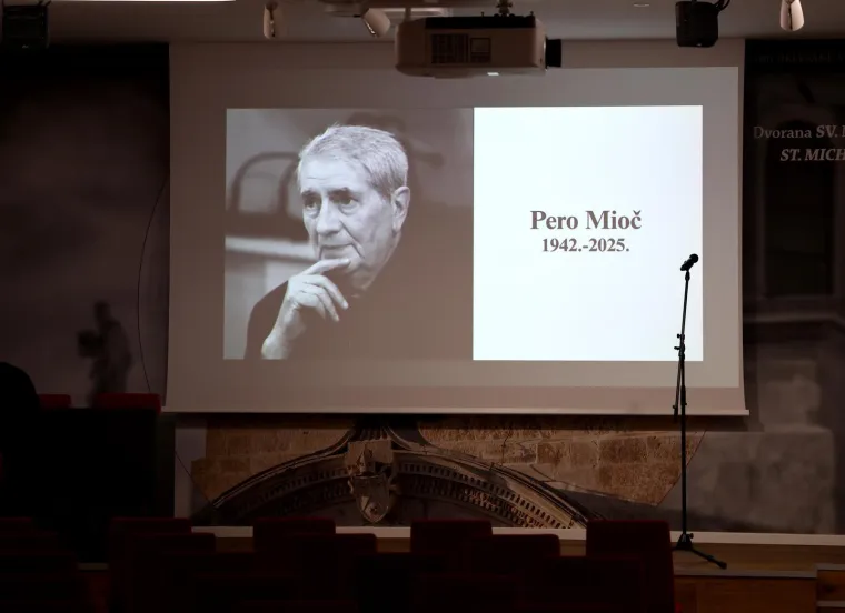 Tuga na licima bližnjih: Održana komemoracija u &Scaron;ibeniku za Peru Mioča