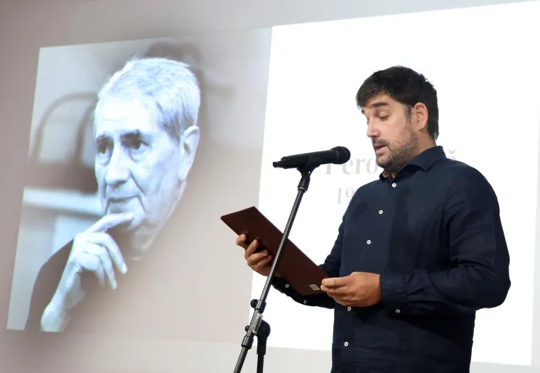 Tuga na licima bližnjih: Održana komemoracija u &Scaron;ibeniku za Peru Mioča