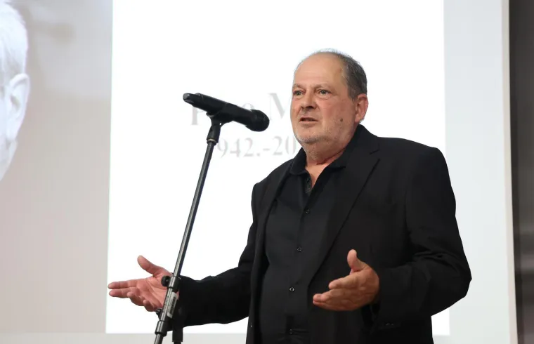 Tuga na licima bližnjih: Održana komemoracija u &Scaron;ibeniku za Peru Mioča