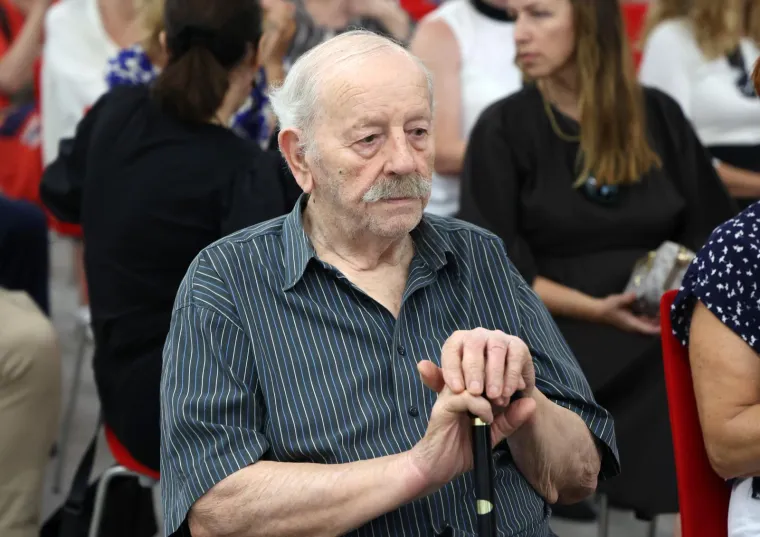 Tuga na licima bližnjih: Održana komemoracija u &Scaron;ibeniku za Peru Mioča