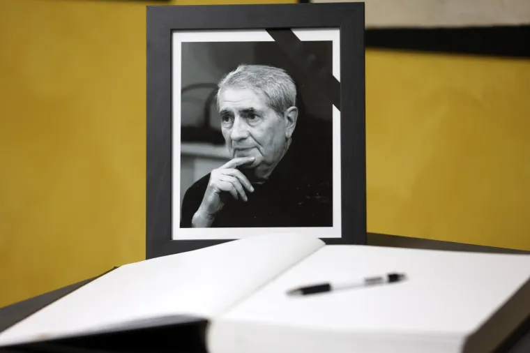 Tuga na licima bližnjih: Održana komemoracija u &Scaron;ibeniku za Peru Mioča