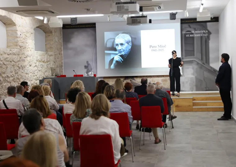 Tuga na licima bližnjih: Održana komemoracija u &Scaron;ibeniku za Peru Mioča