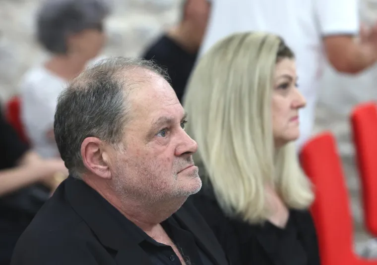 Tuga na licima bližnjih: Održana komemoracija u &Scaron;ibeniku za Peru Mioča