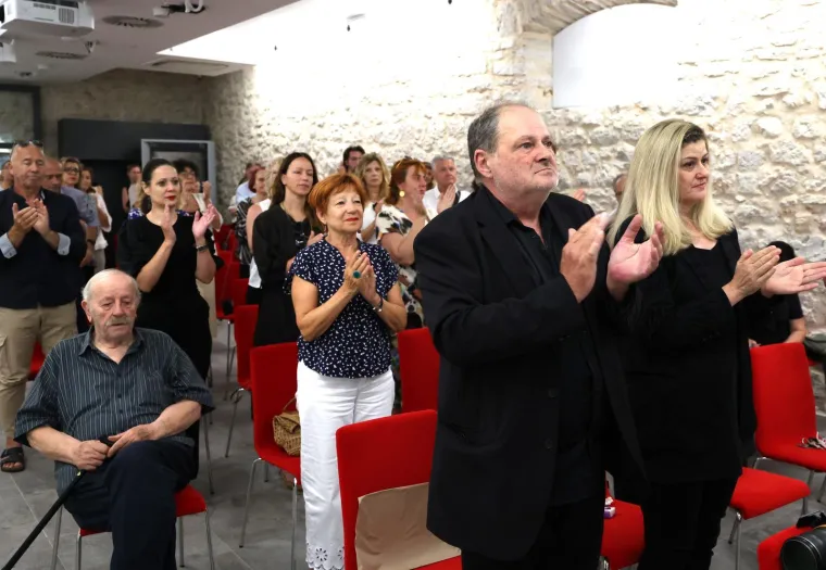 Tuga na licima bližnjih: Održana komemoracija u &Scaron;ibeniku za Peru Mioča