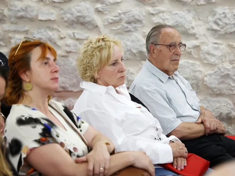 Tuga na licima bližnjih: Održana komemoracija u &Scaron;ibeniku za Peru Mioča