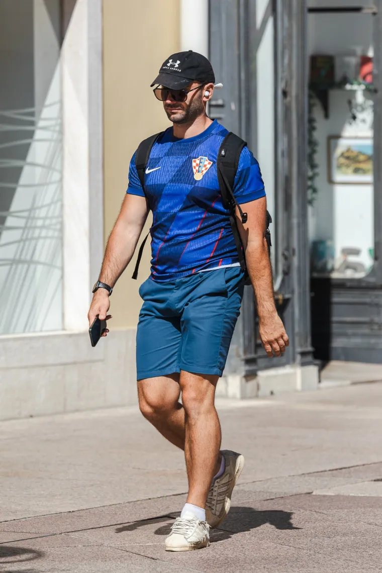 Ljetna eksplozija stila u Rijeci: Tri zgodne dame u lepr&scaron;avim haljinama izazvale opću pomutnju