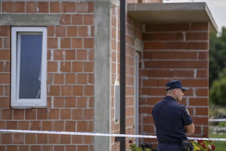 Ovo je kuća u kojoj se sinoć dogodilo ubojstvo: Fasada prepuna rupa od metaka