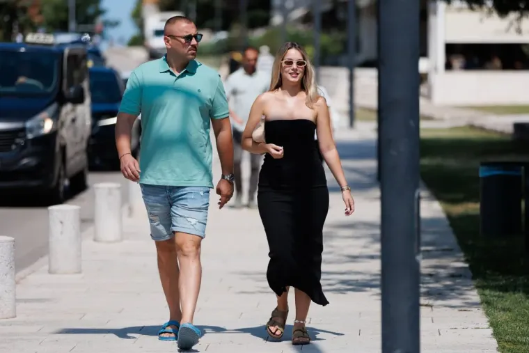 Nisu skidali pogled jedno s drugog: Zaljubljeni par u Zadru osmijesima raznježio srca prolaznika