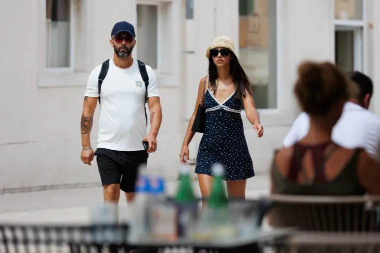 Nisu skidali pogled jedno s drugog: Zaljubljeni par u Zadru osmijesima raznježio srca prolaznika