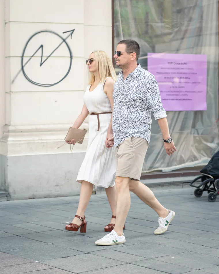 Djevojke na špici pokazale duge noge: Zablistale u vrućim ljetnim kombinacijama