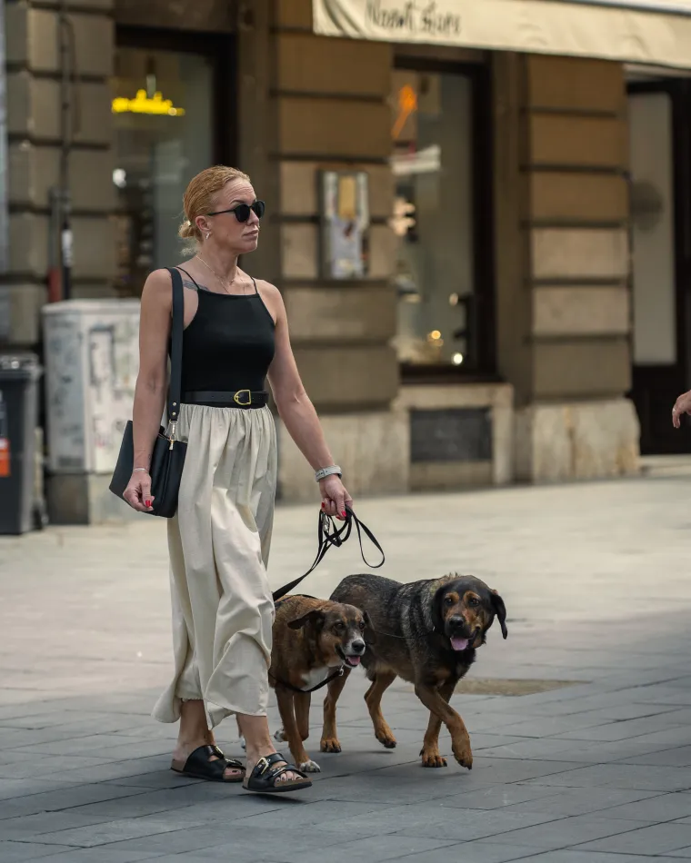 Djevojke na špici pokazale duge noge: Zablistale u vrućim ljetnim kombinacijama