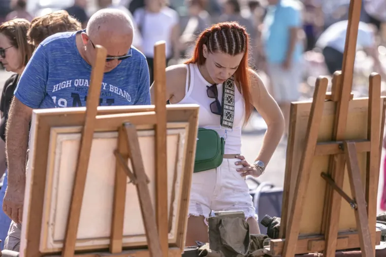 Crvenokosa ljepotica ukrala je sve poglede na sajmu u Osijeku: Pokazala bujnu kosu i vitku liniju