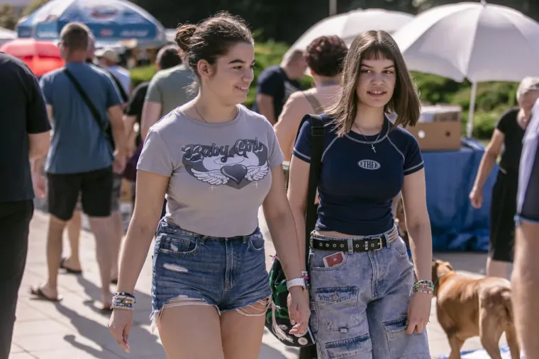 Crvenokosa ljepotica ukrala je sve poglede na sajmu u Osijeku: Pokazala bujnu kosu i vitku liniju