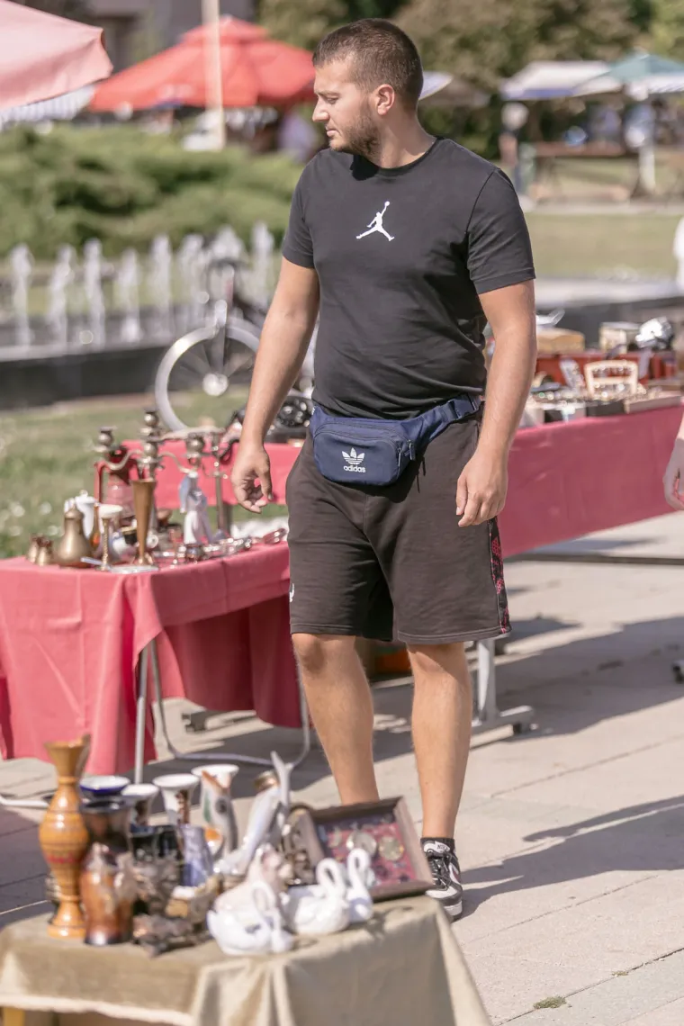 Crvenokosa ljepotica ukrala je sve poglede na sajmu u Osijeku: Pokazala bujnu kosu i vitku liniju