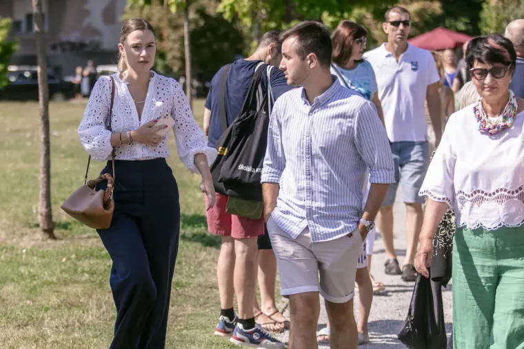 Crvenokosa ljepotica ukrala je sve poglede na sajmu u Osijeku: Pokazala bujnu kosu i vitku liniju