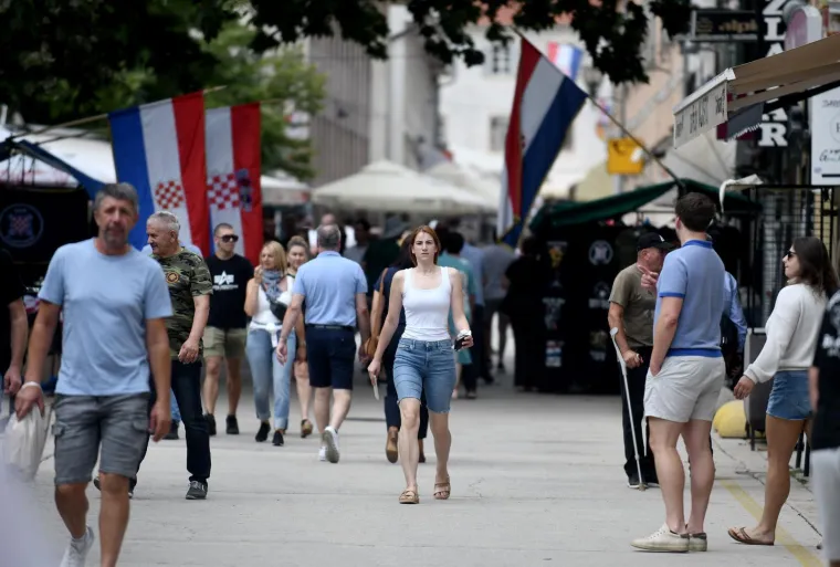Svake sreće i ljepote u Sinju danas! Ante iz Splita: 'Ne zna se jesu cure lip&scaron;e ili janjetina slađa'