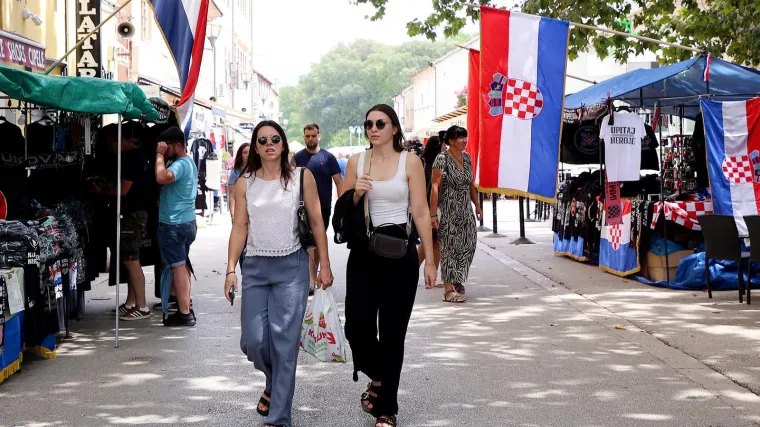 Svake sreće i ljepote u Sinju danas! Ante iz Splita: 'Ne zna se jesu cure lipše ili janjetina slađa'