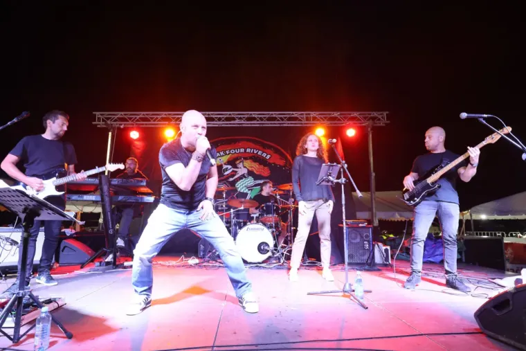 Koža, traper i zavodljivi pogledi: Jesu li tri atraktivne plavuše ukrale show bikerima na moto susretu?