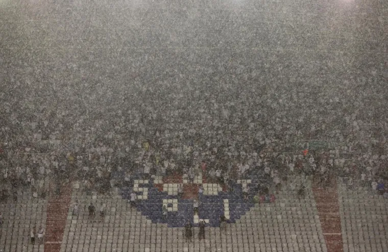 Ludilo na potopljenom Poljudu kakvo se ne pamti! Nestalo struje, palile se baklje i čekali skokovi u vodu