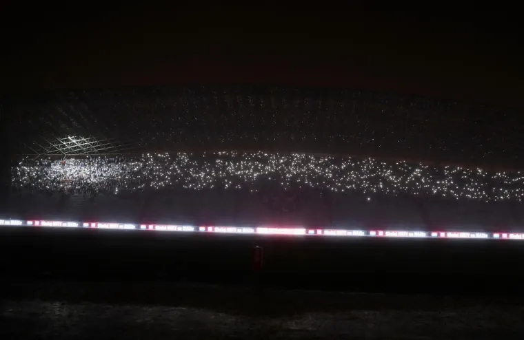 Ludilo na potopljenom Poljudu kakvo se ne pamti! Nestalo struje, palile se baklje i čekali skokovi u vodu