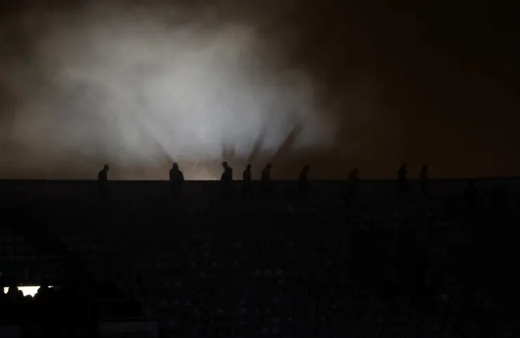 Ludilo na potopljenom Poljudu kakvo se ne pamti! Nestalo struje, palile se baklje i čekali skokovi u vodu