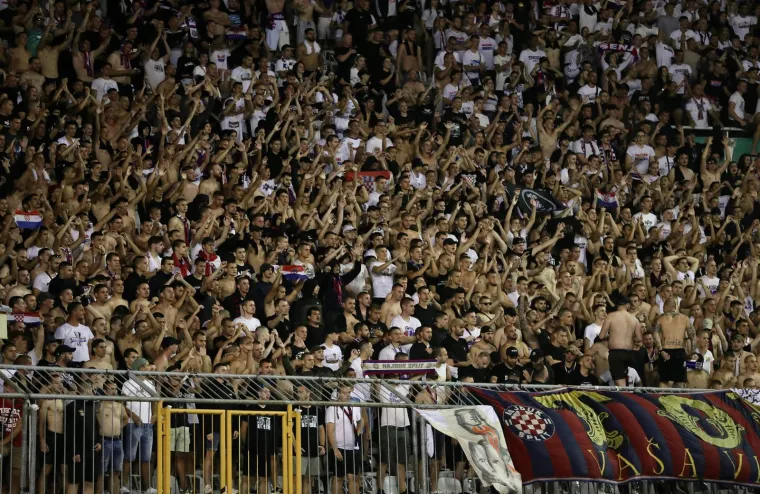 Poljudu je pod hitno potrebna obnova: Ovako su jučer vrijedni radnici 'spasili' utakmicu