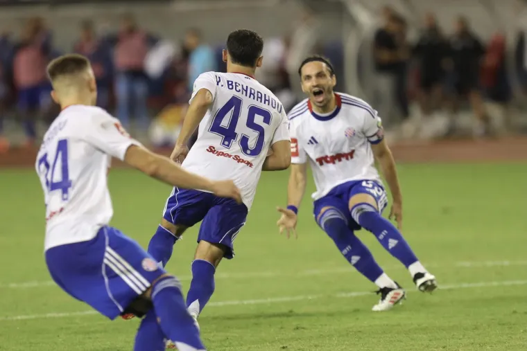 Poljudu je pod hitno potrebna obnova: Ovako su jučer vrijedni radnici 'spasili' utakmicu