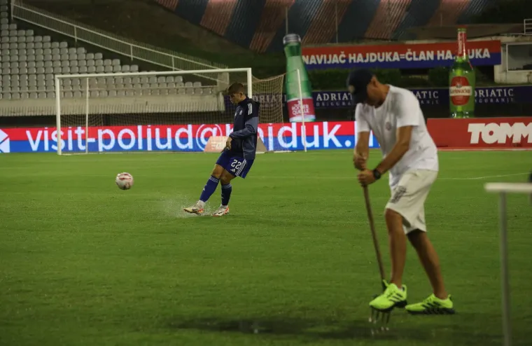 Poljudu je pod hitno potrebna obnova: Ovako su jučer vrijedni radnici 'spasili' utakmicu