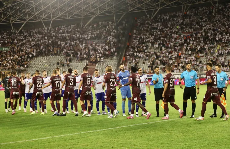 Poljudu je pod hitno potrebna obnova: Ovako su jučer vrijedni radnici 'spasili' utakmicu