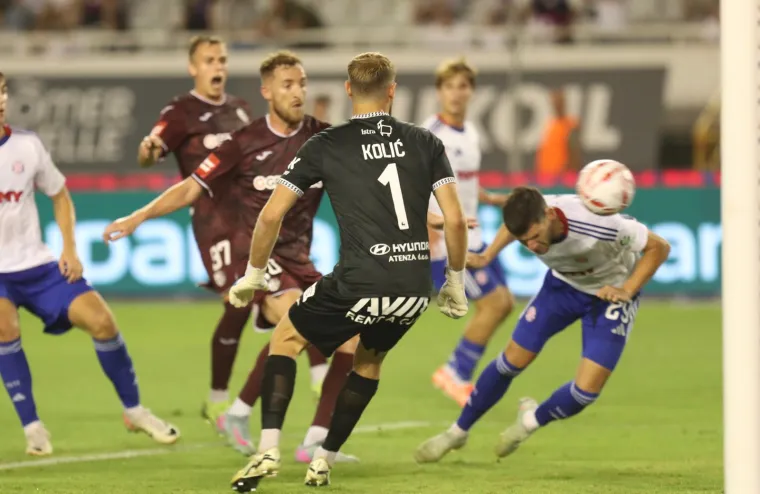 Poljudu je pod hitno potrebna obnova: Ovako su jučer vrijedni radnici 'spasili' utakmicu