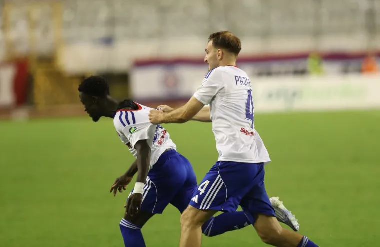 Poljudu je pod hitno potrebna obnova: Ovako su jučer vrijedni radnici 'spasili' utakmicu