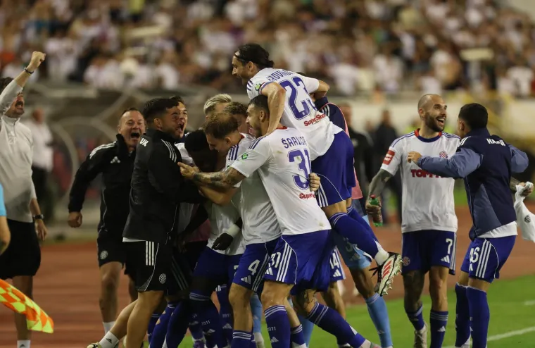 Poljudu je pod hitno potrebna obnova: Ovako su jučer vrijedni radnici 'spasili' utakmicu