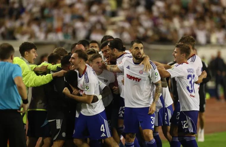 Poljudu je pod hitno potrebna obnova: Ovako su jučer vrijedni radnici 'spasili' utakmicu