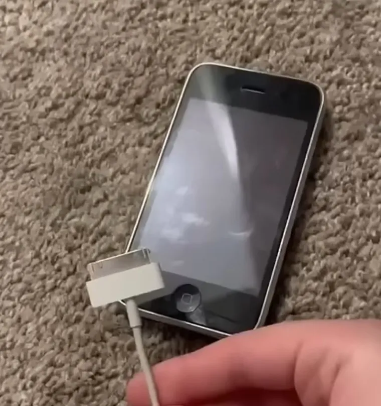 Ako ste rođeni 90-ih sigurno se sjećate ovih mobitela: Nevjerojatno, ali nekada su bili pravi hit