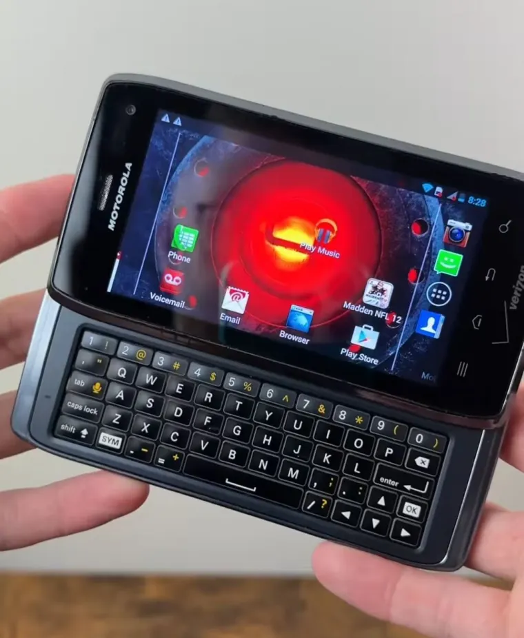 Ako ste rođeni 90-ih sigurno se sjećate ovih mobitela: Nevjerojatno, ali nekada su bili pravi hit