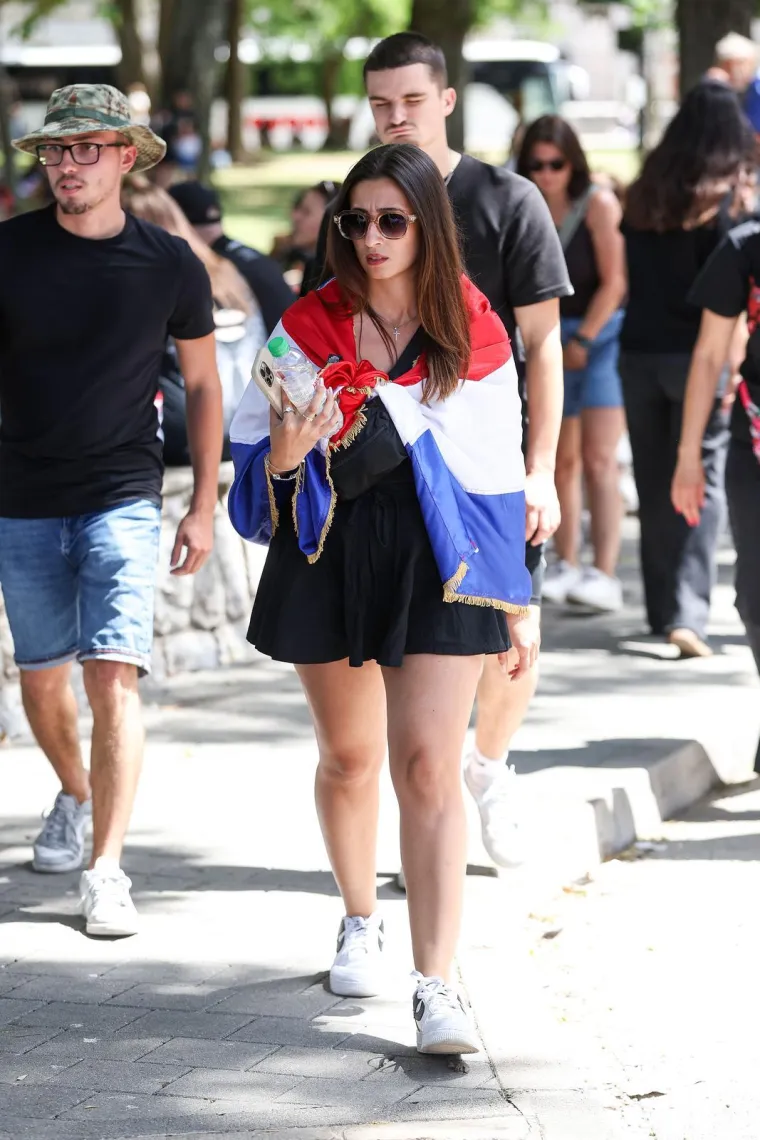 Je li ovo najzgodnija Thompsonova obožavateljica? Zanosna djevojka dodatno užarila atmosferu u Sinju