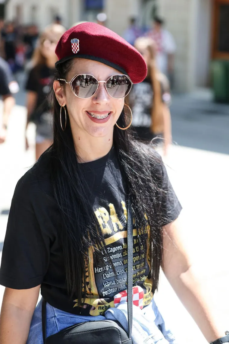 Je li ovo najzgodnija Thompsonova obožavateljica? Zanosna djevojka dodatno užarila atmosferu u Sinju