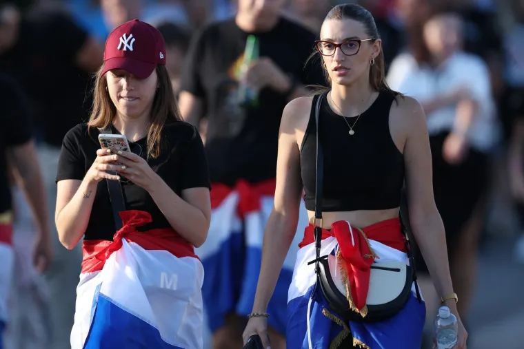 Ovo se zaista rijetko viđa: Horda ljudi spremno korača k sinjskom Hipodromu