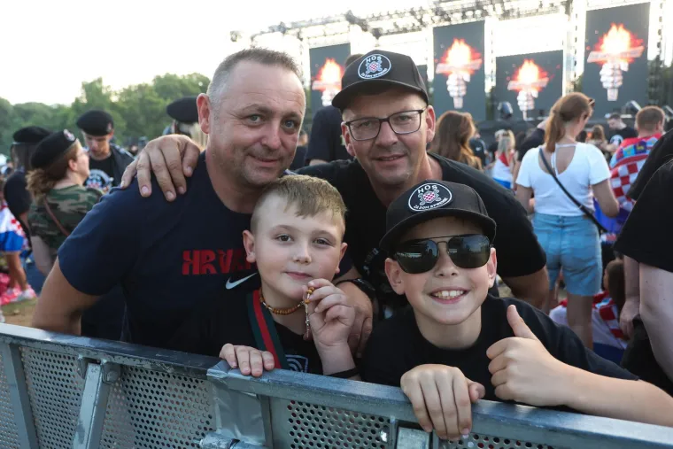 Ovo se zaista rijetko viđa: Horda ljudi spremno korača k sinjskom Hipodromu