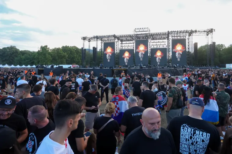 Ovo se zaista rijetko viđa: Horda ljudi spremno korača k sinjskom Hipodromu