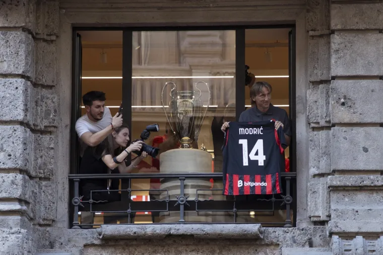 Ovo je u Milanu doživjelo samo par igrača u povijesti: Pomahnitala masa već sad obožava Luku Modrića