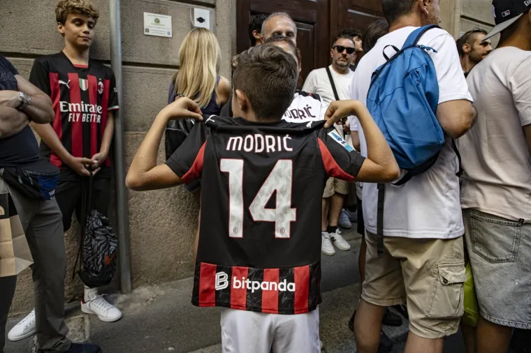 Ovo je u Milanu doživjelo samo par igrača u povijesti: Pomahnitala masa već sad obožava Luku Modrića