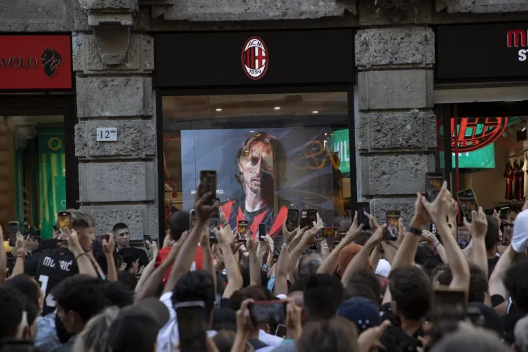 Ovo je u Milanu doživjelo samo par igrača u povijesti: Pomahnitala masa već sad obožava Luku Modrića