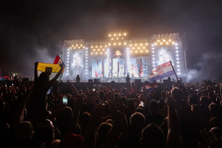 Pogledajte kako se to radi u Sinju: Iz svega glasa ore se Thompsonovi hitovi