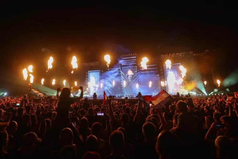 Pogledajte kako se to radi u Sinju: Iz svega glasa ore se Thompsonovi hitovi